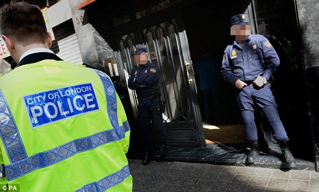 British, Spanish police jointly crack down major international fraud - ảnh 1